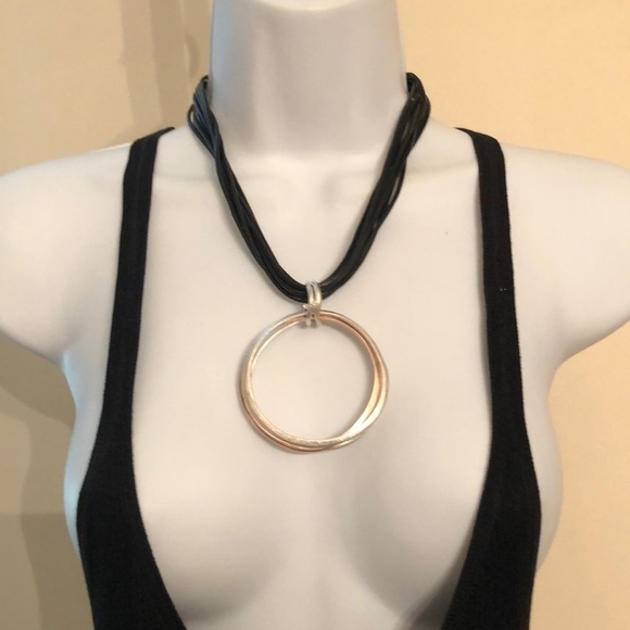 New modernist style geometric hammered circles statement look necklaces bundle. - Picture 5 of 6